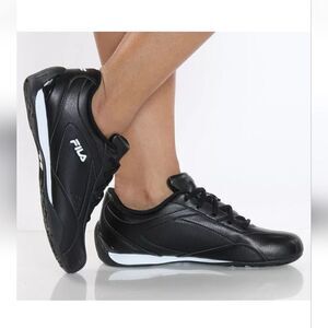 FILA Women's Exalade 6 Sneaker - Black White size 8,5